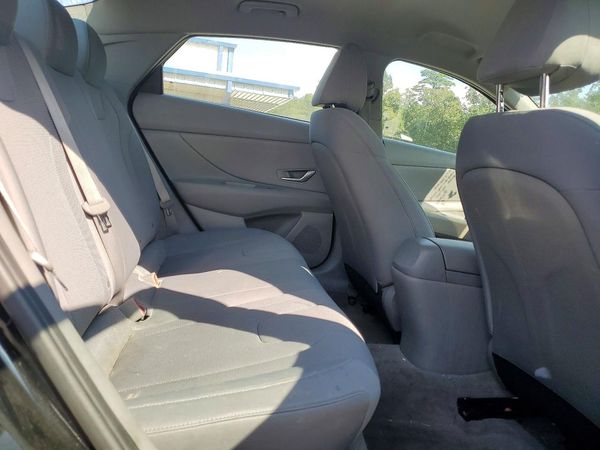 2023 HYUNDAI ELANTRA SE