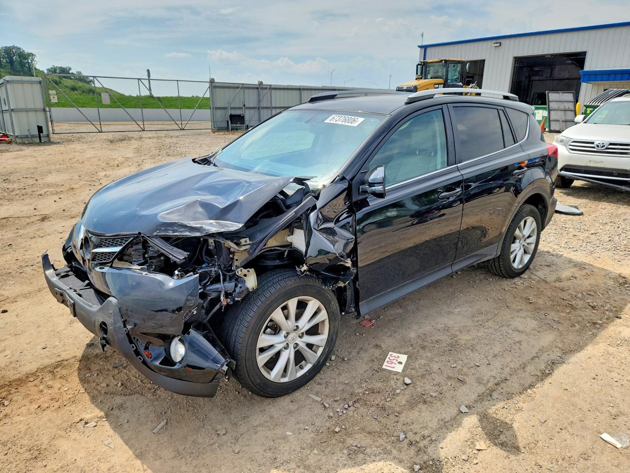2015 TOYOTA RAV4 Limited (G Grade) — Front 3/4