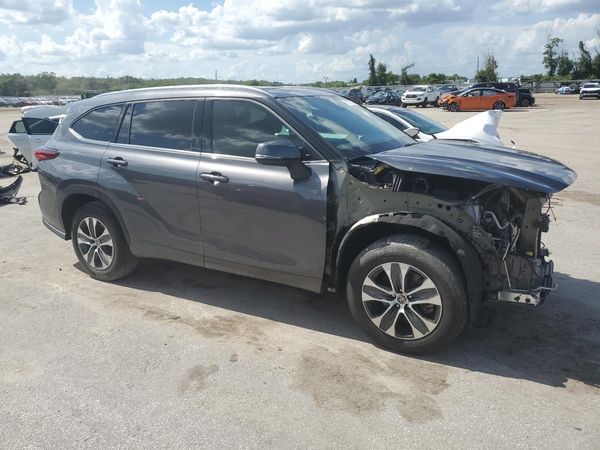 2021 TOYOTA HIGHLANDER XLE