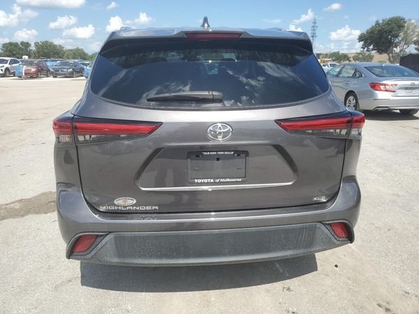 2021 TOYOTA HIGHLANDER XLE