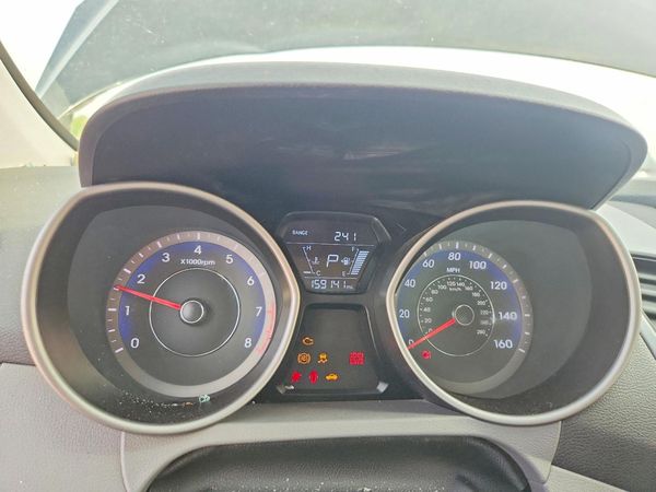2014 HYUNDAI ELANTRA GLS (Middle)