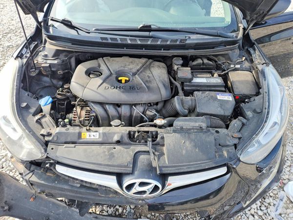 2014 HYUNDAI ELANTRA GLS (Middle)