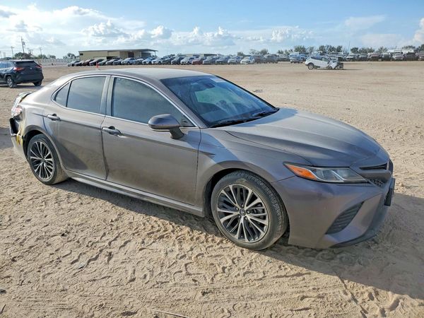 2018 TOYOTA CAMRY L/LE/SE/XLE — Passenger 3/4
