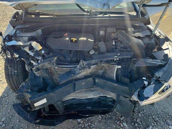2019 HYUNDAI ELANTRA SE — Engine bay