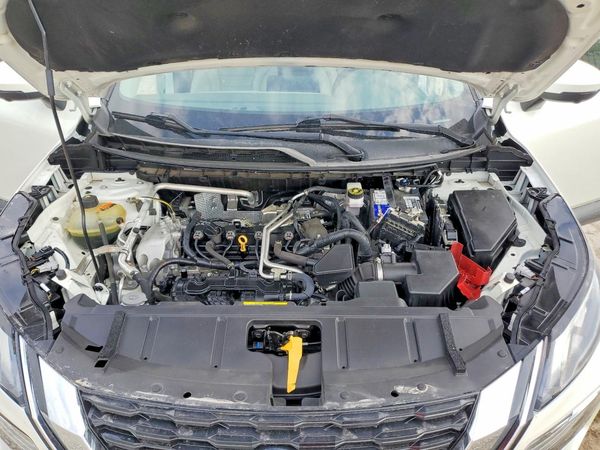 2021 NISSAN ROGUE SV — Engine bay