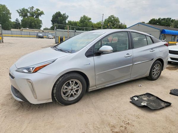 2019 TOYOTA PRIUS