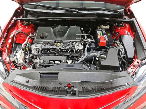 2021 TOYOTA CAMRY SE — Engine bay
