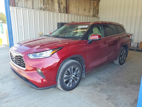 2020 TOYOTA HIGHLANDER XLE Nav — Front 3/4
