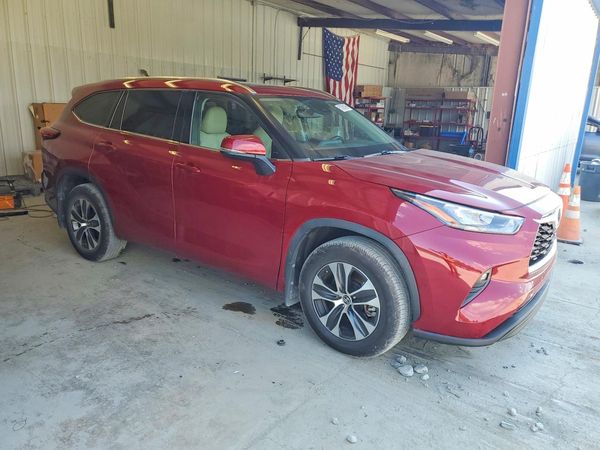 2020 TOYOTA HIGHLANDER XLE Nav — Passenger 3/4