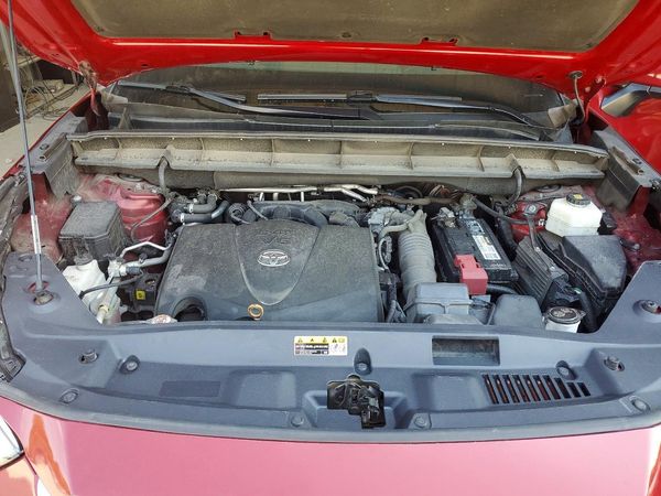 2020 TOYOTA HIGHLANDER XLE Nav — Engine bay