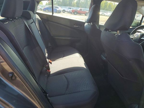 2016 TOYOTA PRIUS