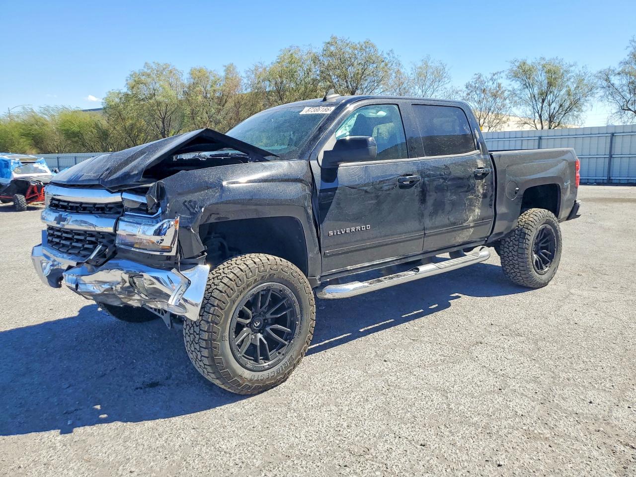 2017 CHEVROLET SILVERADO LT — Front 3/4