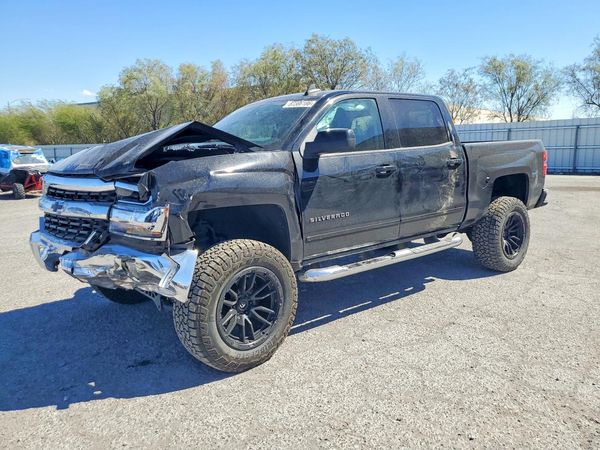 2017 CHEVROLET SILVERADO LT — Front 3/4