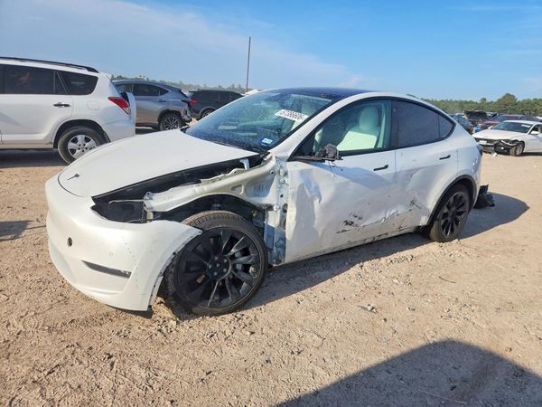 2022 TESLA MODEL Y — Front 3/4