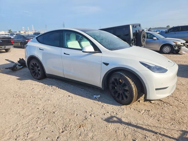 2022 TESLA MODEL Y — Passenger 3/4