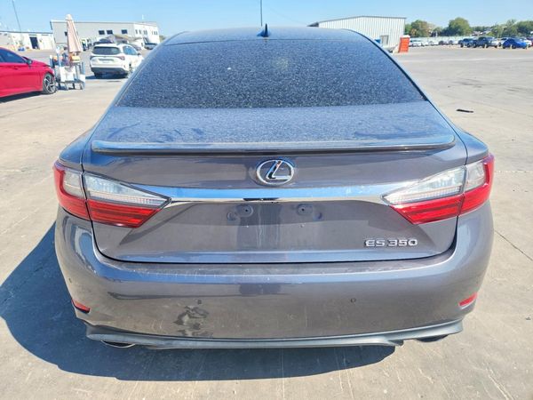 2018 LEXUS ES