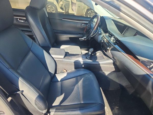 2018 LEXUS ES