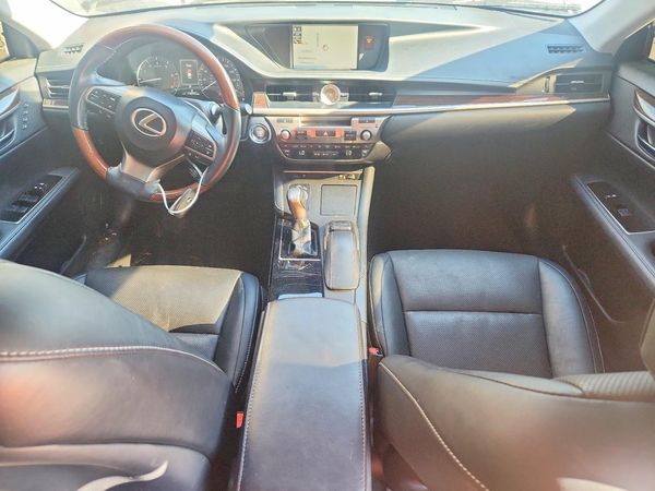 2018 LEXUS ES