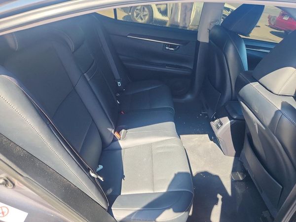 2018 LEXUS ES