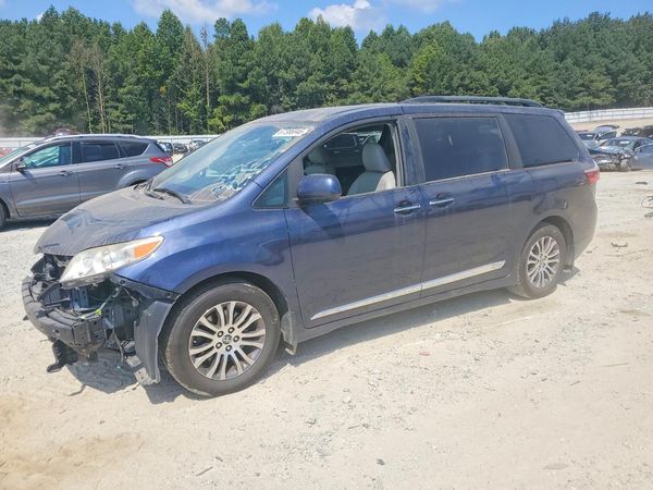 2018 TOYOTA SIENNA — Front 3/4