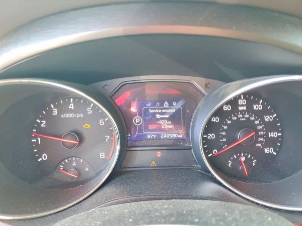 2016 KIA SEDONA LX - Middle-low