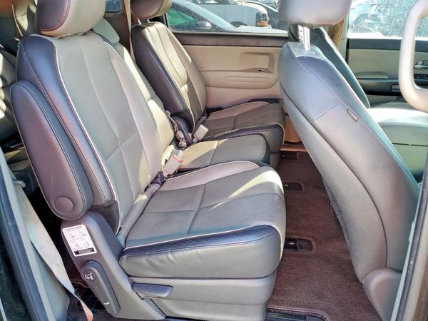 2016 KIA SEDONA LX - Middle-low