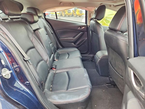 2016 MAZDA 3 SE