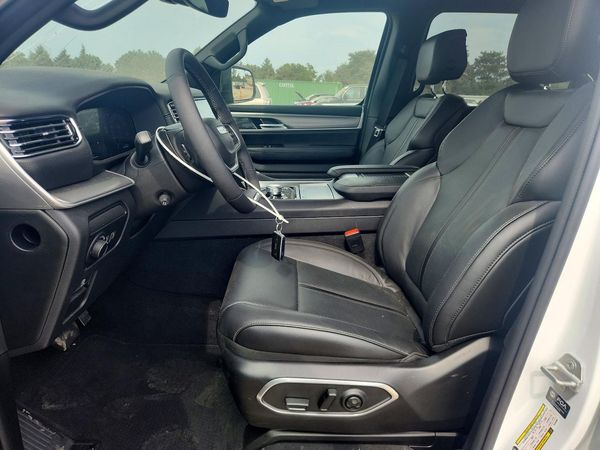 2026 JEEP GRAND WAGO Base