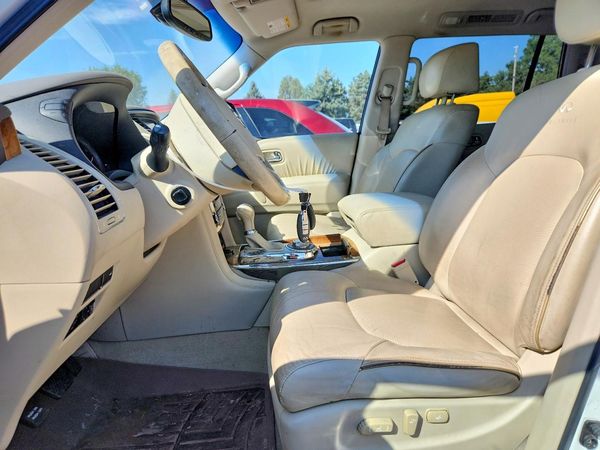 2012 INFINITI QX56 — DENT