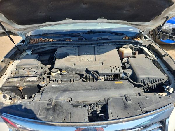2012 INFINITI QX56 — Engine bay