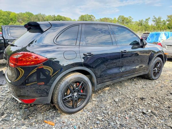 2014 PORSCHE CAYENNE