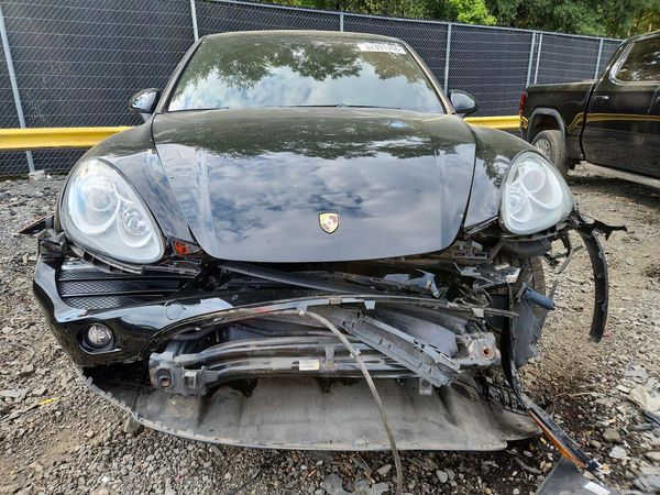 2014 PORSCHE CAYENNE