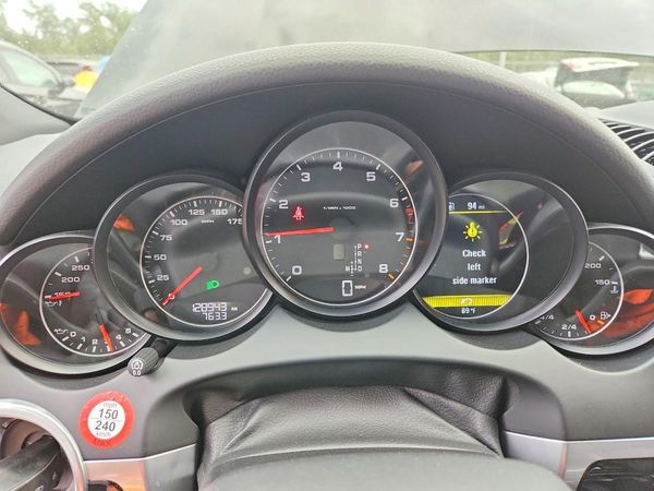 2014 PORSCHE CAYENNE