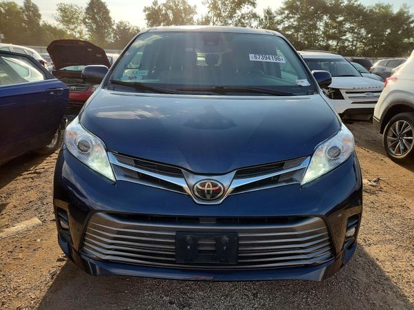 2019 TOYOTA SIENNA