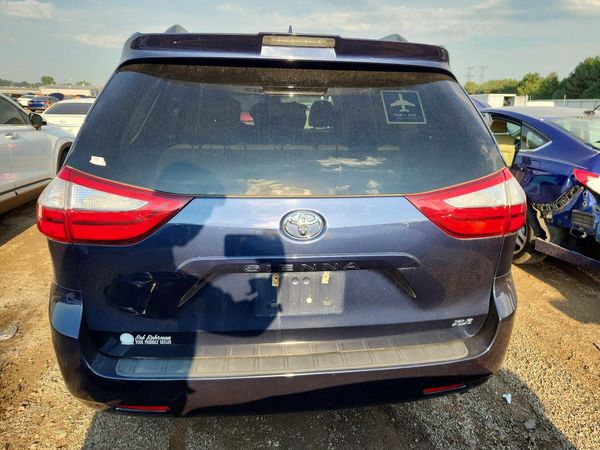 2019 TOYOTA SIENNA