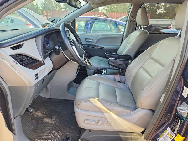 2019 TOYOTA SIENNA