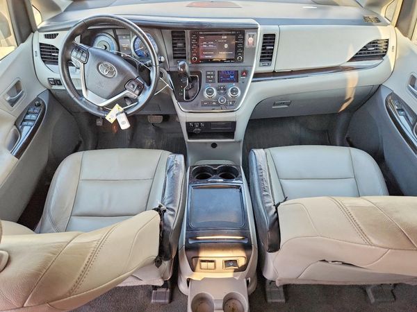 2019 TOYOTA SIENNA