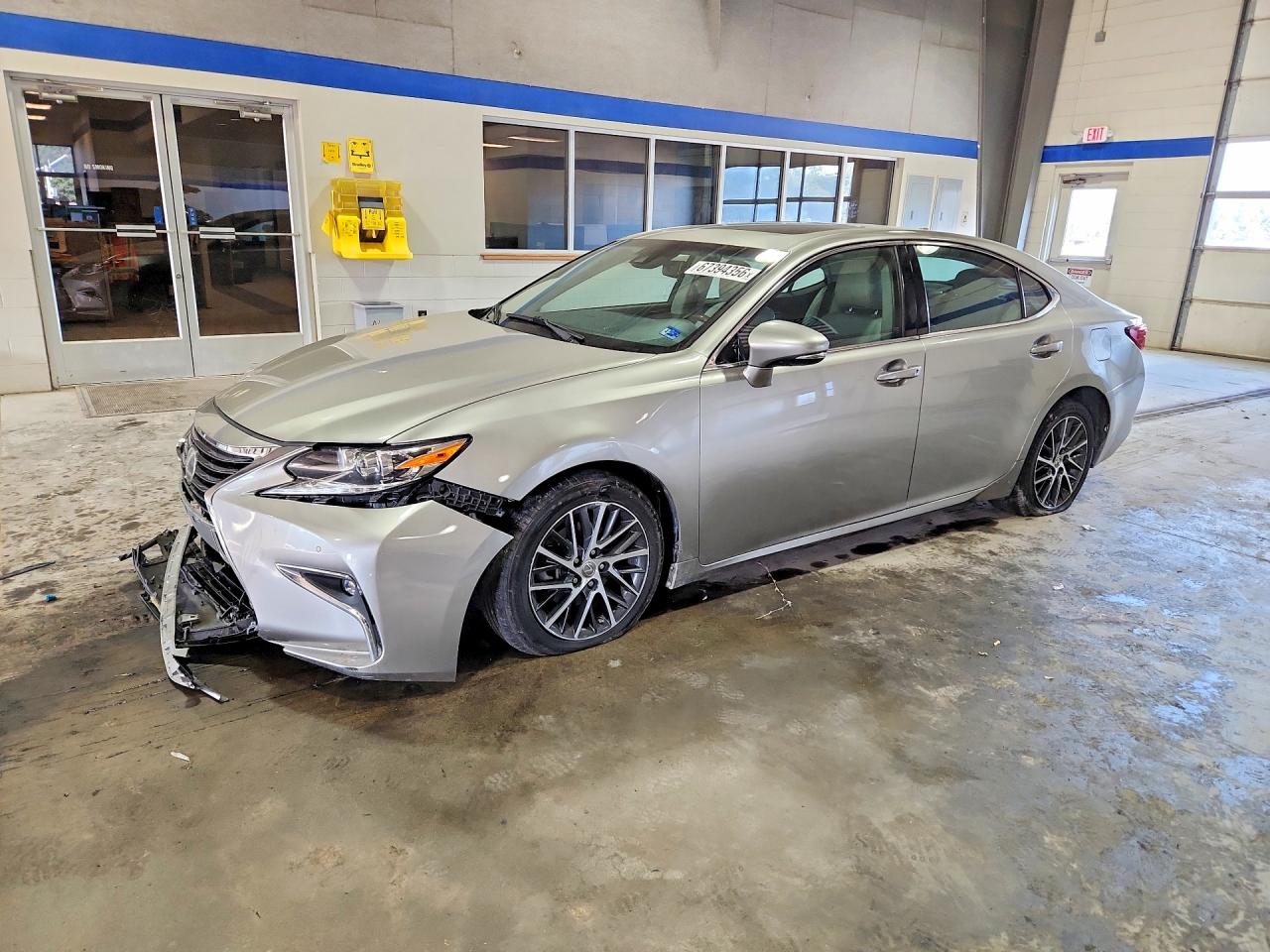 2017 LEXUS ES350 350 — Front 3/4
