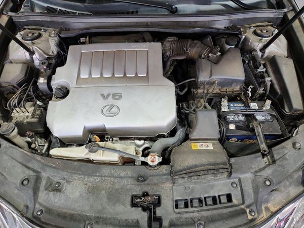 2017 LEXUS ES350 350 — Engine bay