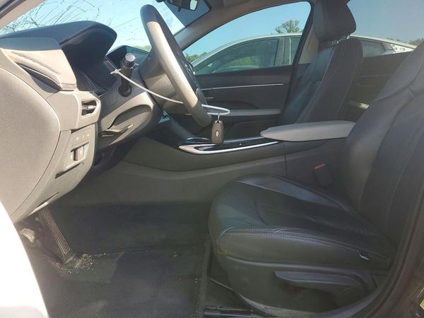 2023 HYUNDAI SONATA SE