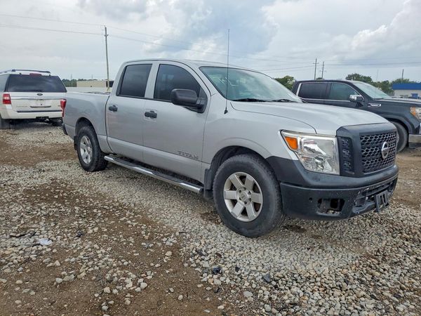 2018 NISSAN TITAN — Passenger 3/4