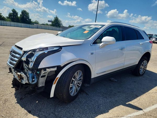 2017 CADILLAC XT5