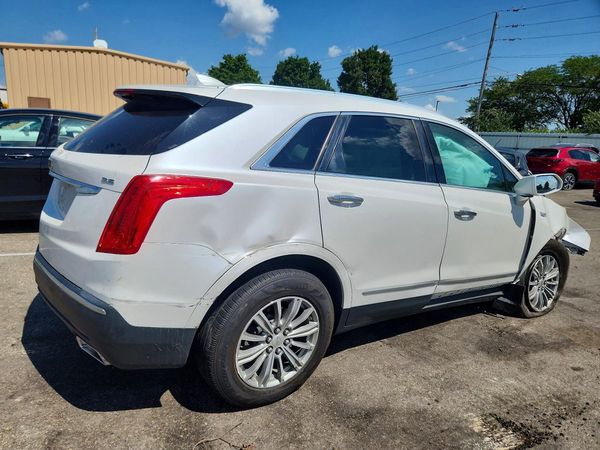 2017 CADILLAC XT5