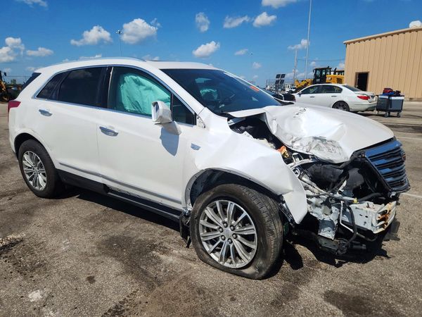 2017 CADILLAC XT5