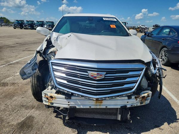 2017 CADILLAC XT5