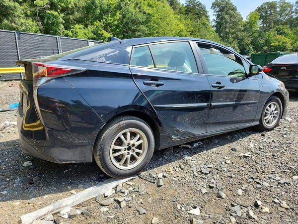 2016 TOYOTA PRIUS