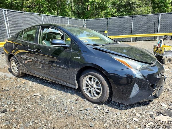2016 TOYOTA PRIUS