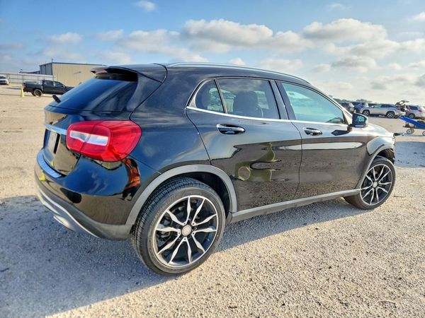 2017 MERCEDES-BENZ GLA