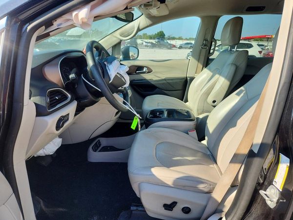 2021 CHRYSLER VOYAGER