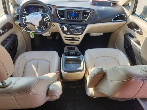 2021 CHRYSLER VOYAGER